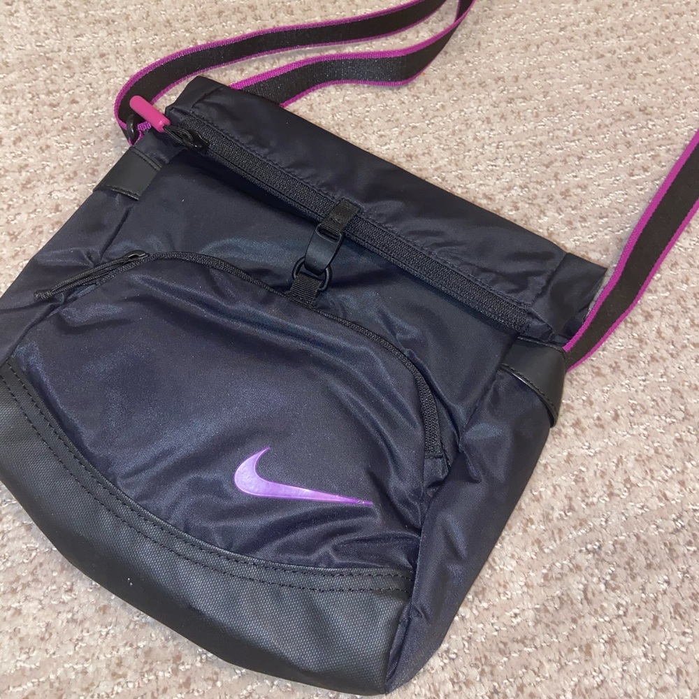 Nike Crossbody 💜